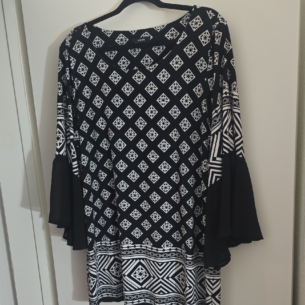 Alfani Black and White Diamond Pattern Tunic